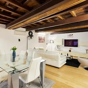 https://iflat-marvellous-home-near-via-del-corso.it-romehotels.com