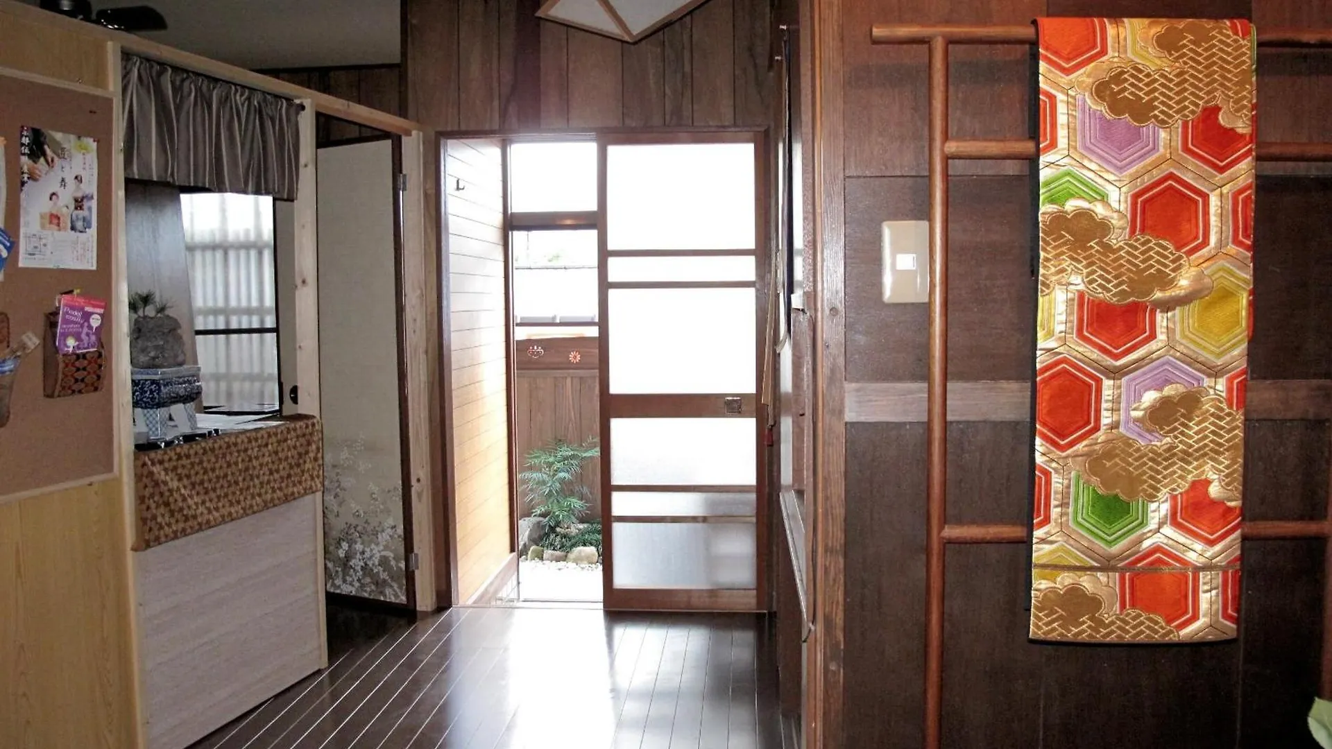 Guesthouse Higashiyama Kyoto 0*,  Japan
